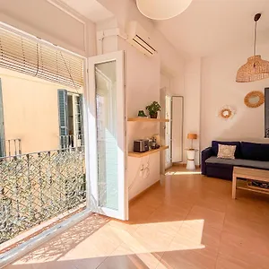 life-in-malaga-apartments.1costadelsol.com/